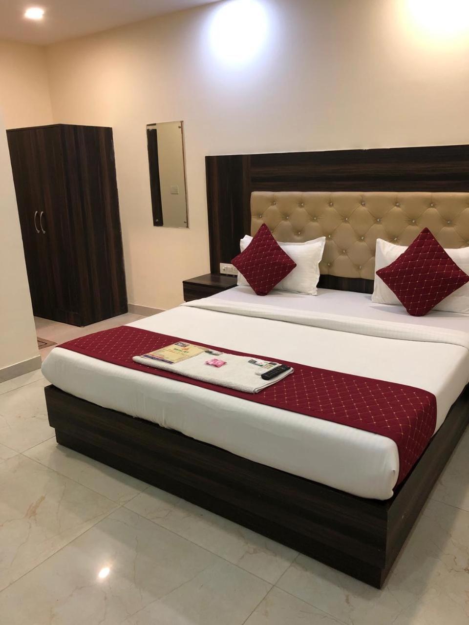 Hotel Iby Plaza Near Igi Airport New Delhi Exterior photo